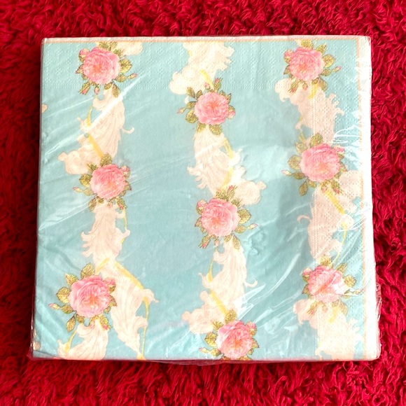 NWT “Set of Napkins & Cupcake Boxes” - Picture 3 of 5